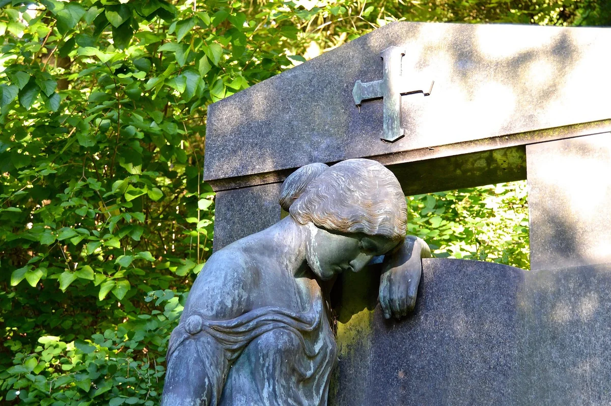 Welche Outfits schmeicheln einer birnenförmigen Figur?